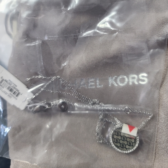 Michael Kors MK Monogram MOP & Silver-Tone Chain - Picture 8 of 11